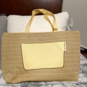 Super trendy cooler bag for a fun day at the beach or the lake